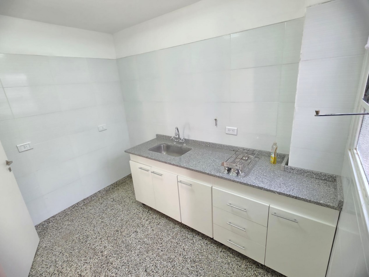 3 Ambientes Al Frente - Balcon Corrido - Apto Profesional - Con cochera
