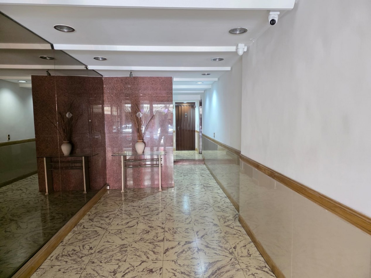 3 Ambientes Al Frente - Balcon Corrido - Apto Profesional - Con cochera