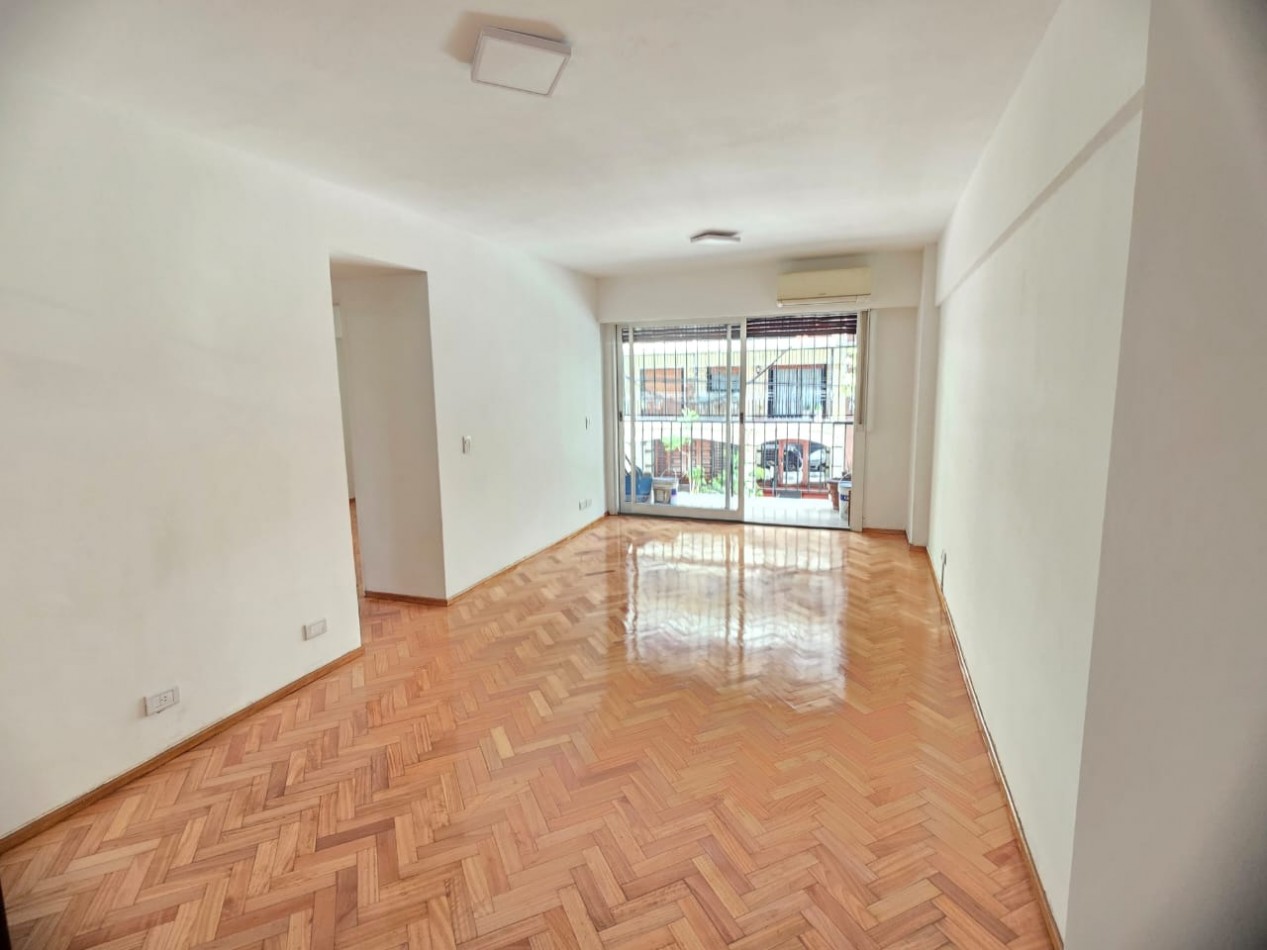3 Ambientes Al Frente - Balcon Corrido - Apto Profesional - Con cochera