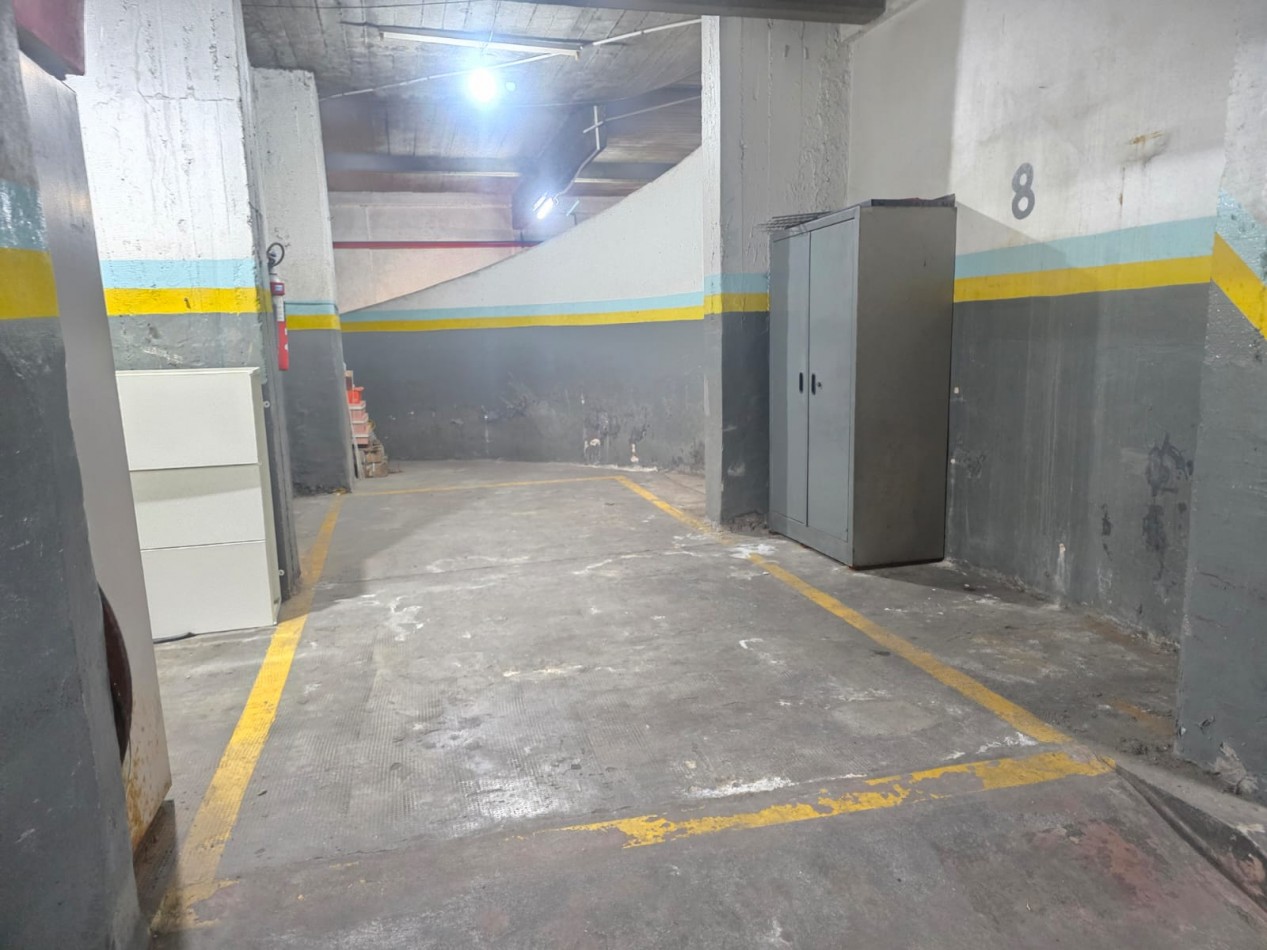 3 Ambientes Al Frente - Balcon Corrido - Apto Profesional - Con cochera