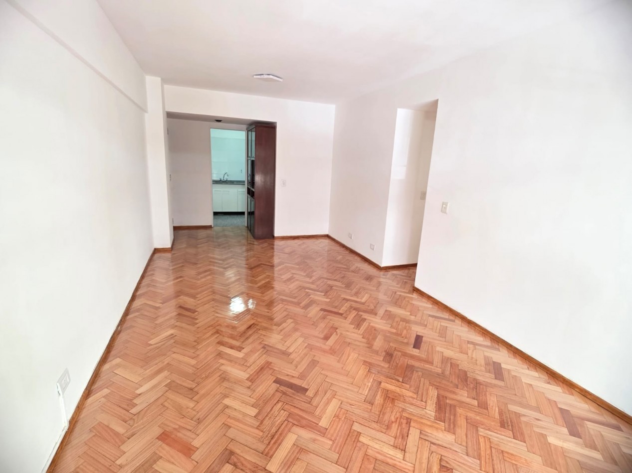 3 Ambientes Al Frente - Balcon Corrido - Apto Profesional - Con cochera