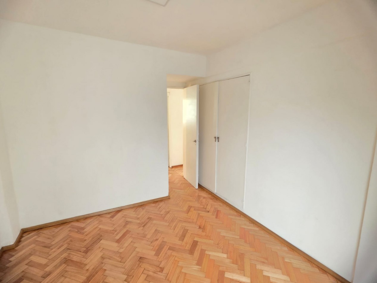3 Ambientes Al Frente - Balcon Corrido - Apto Profesional - Con cochera