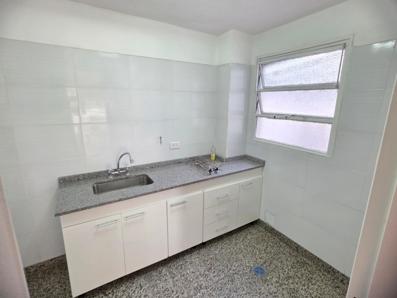 3 Ambientes Al Frente - Balcon Corrido - Apto Profesional - Con cochera