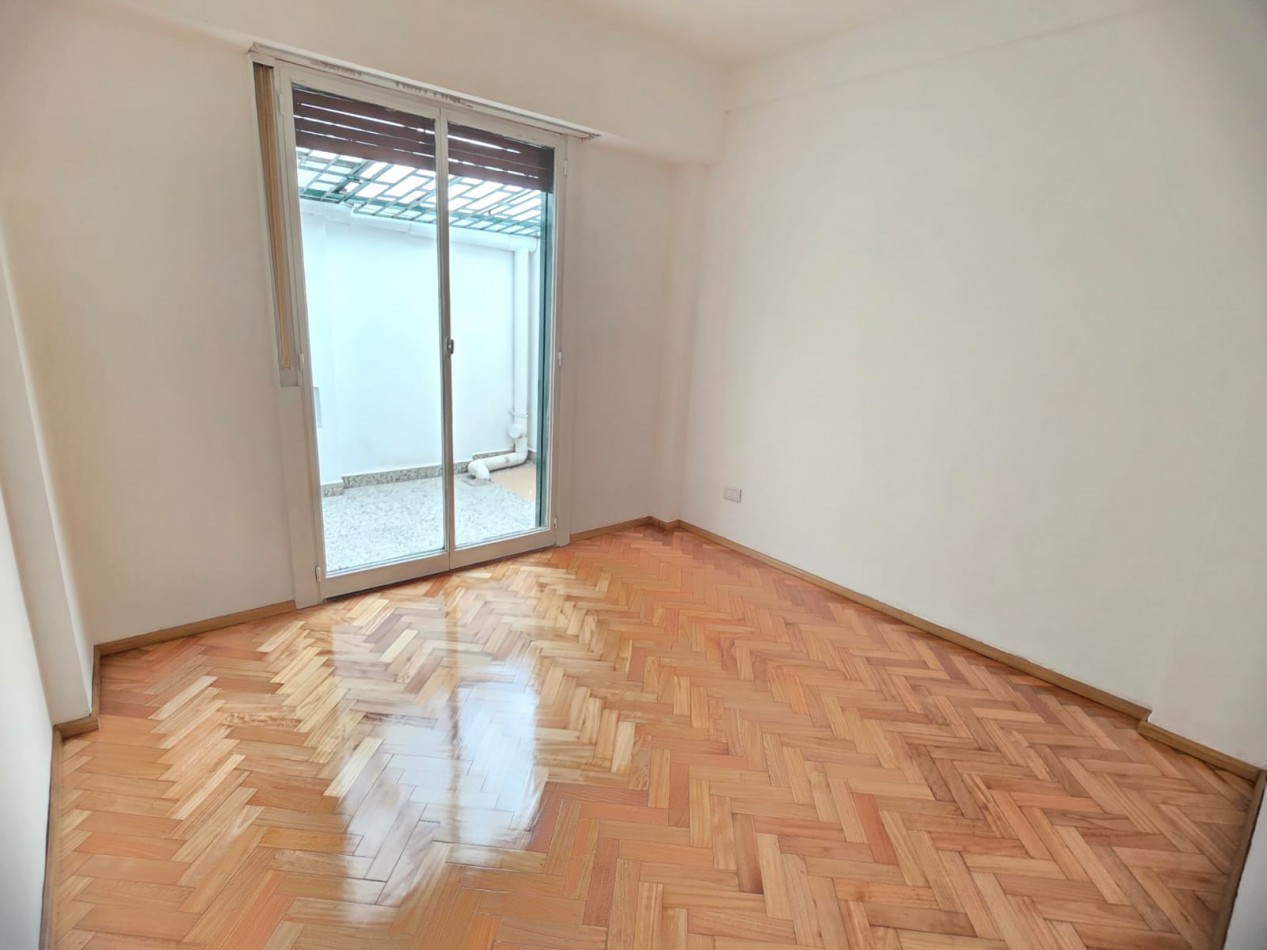 3 Ambientes Al Frente - Balcon Corrido - Apto Profesional - Con cochera