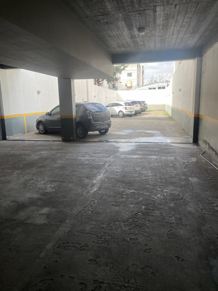 Casi a estrenar, al frente con balcon y cochera.