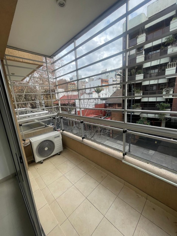 Casi a estrenar, al frente con balcon y cochera.