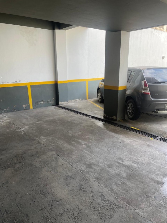 Casi a estrenar, al frente con balcon y cochera.