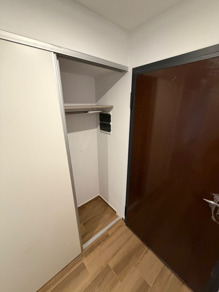 SEMIPISO DE 3 AMBIENTES CON 2 DORMITORIOS EN SUITE - BALCON AL CONTRA FRENTE - VILLA DEL PARQUE