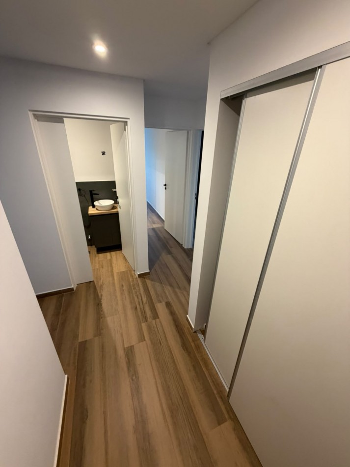 SEMIPISO DE 3 AMBIENTES CON 2 DORMITORIOS EN SUITE - BALCON AL CONTRA FRENTE - VILLA DEL PARQUE