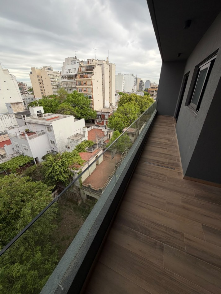 SEMIPISO DE 3 AMBIENTES CON 2 DORMITORIOS EN SUITE - BALCON AL CONTRA FRENTE - VILLA DEL PARQUE