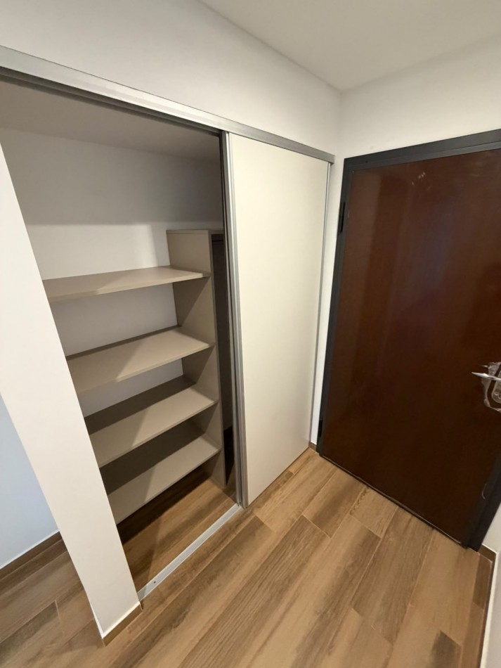 SEMIPISO DE 3 AMBIENTES CON 2 DORMITORIOS EN SUITE - BALCON AL CONTRA FRENTE - VILLA DEL PARQUE