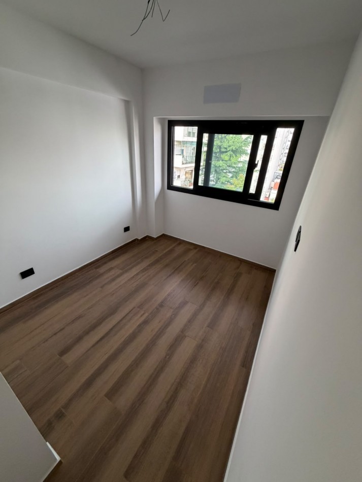 SEMIPISO DE 3 AMBIENTES CON 2 DORMITORIOS EN SUITE - BALCON AL CONTRA FRENTE - VILLA DEL PARQUE