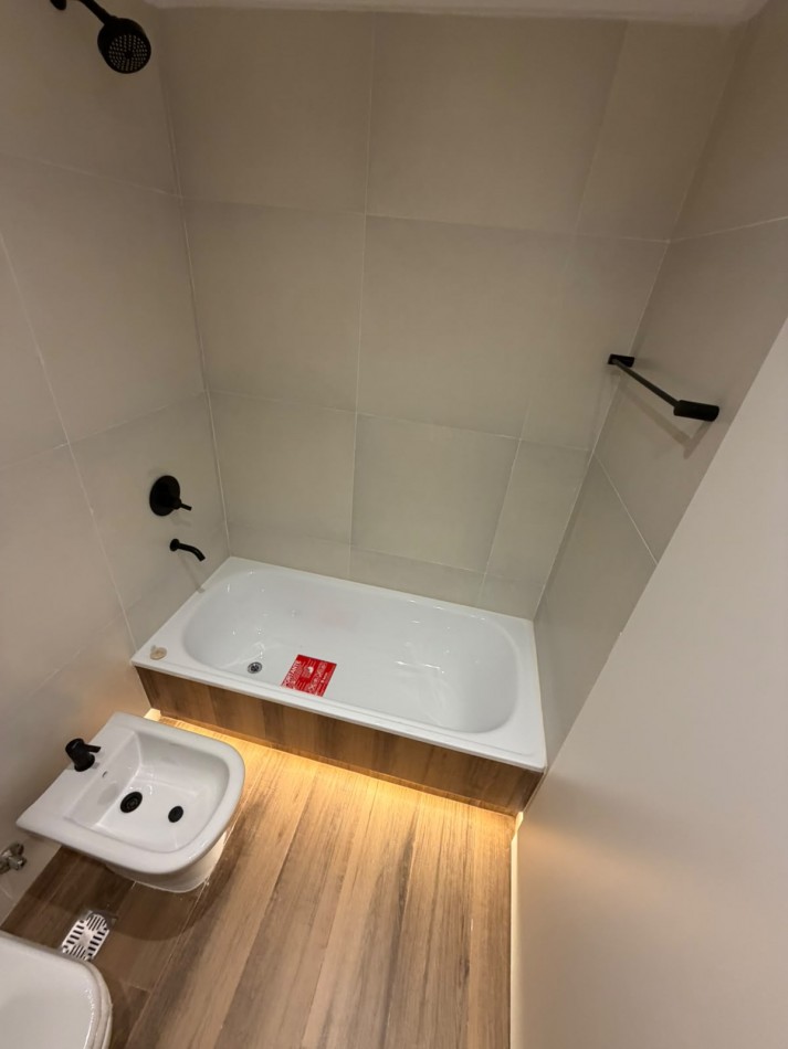 SEMIPISO DE 3 AMBIENTES CON 2 DORMITORIOS EN SUITE - BALCON AL CONTRA FRENTE - VILLA DEL PARQUE