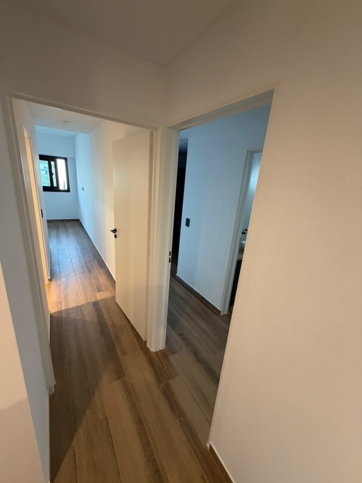SEMIPISO DE 3 AMBIENTES CON 2 DORMITORIOS EN SUITE - BALCON AL CONTRA FRENTE - VILLA DEL PARQUE
