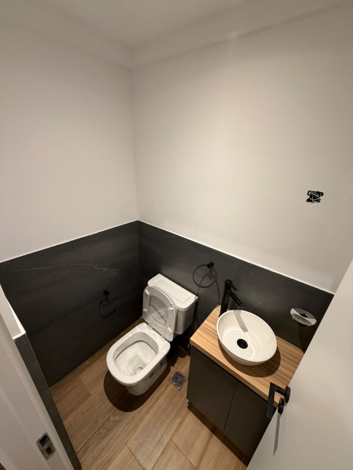 SEMIPISO DE 3 AMBIENTES CON 2 DORMITORIOS EN SUITE - BALCON AL CONTRA FRENTE - VILLA DEL PARQUE