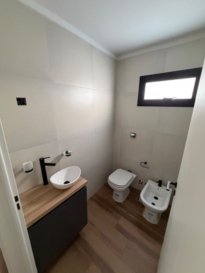 SEMIPISO DE 3 AMBIENTES CON 2 DORMITORIOS EN SUITE - BALCON AL CONTRA FRENTE - VILLA DEL PARQUE