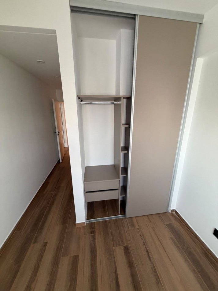 SEMIPISO DE 3 AMBIENTES CON 2 DORMITORIOS EN SUITE - BALCON AL CONTRA FRENTE - VILLA DEL PARQUE