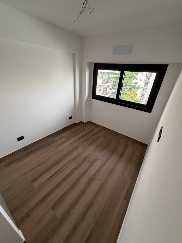 SEMIPISO DE 3 AMBIENTES CON 2 DORMITORIOS EN SUITE - BALCON AL CONTRA FRENTE - VILLA DEL PARQUE
