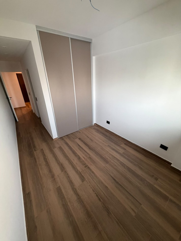 SEMIPISO DE 3 AMBIENTES CON 2 DORMITORIOS EN SUITE - BALCON AL CONTRA FRENTE - VILLA DEL PARQUE