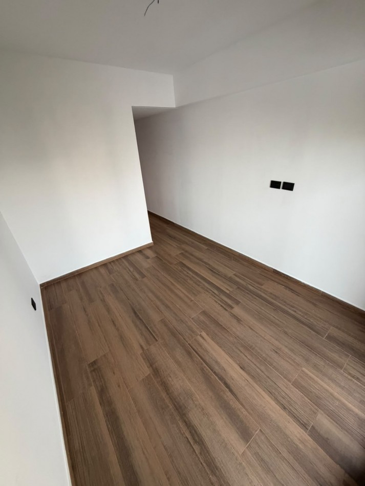 SEMIPISO DE 3 AMBIENTES CON 2 DORMITORIOS EN SUITE - BALCON AL CONTRA FRENTE - VILLA DEL PARQUE