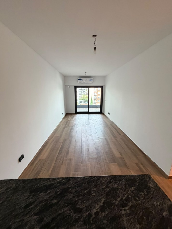SEMIPISO DE 3 AMBIENTES CON 2 DORMITORIOS EN SUITE - BALCON AL CONTRA FRENTE - VILLA DEL PARQUE