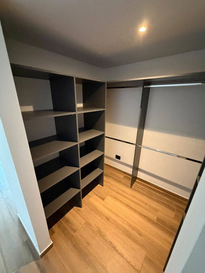 SEMIPISO DE 3 AMBIENTES CON 2 DORMITORIOS EN SUITE - BALCON AL CONTRA FRENTE - VILLA DEL PARQUE