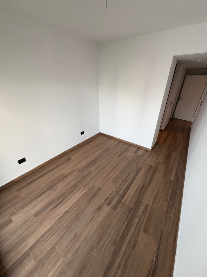 SEMIPISO DE 3 AMBIENTES CON 2 DORMITORIOS EN SUITE - BALCON AL CONTRA FRENTE - VILLA DEL PARQUE