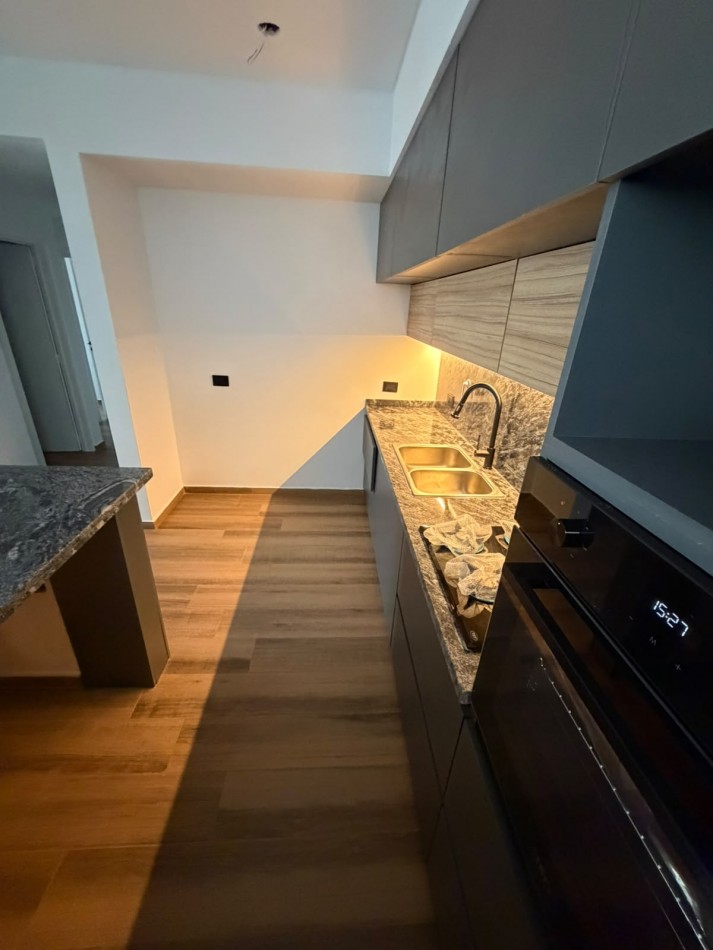 SEMIPISO DE 3 AMBIENTES CON 2 DORMITORIOS EN SUITE - BALCON AL CONTRA FRENTE - VILLA DEL PARQUE