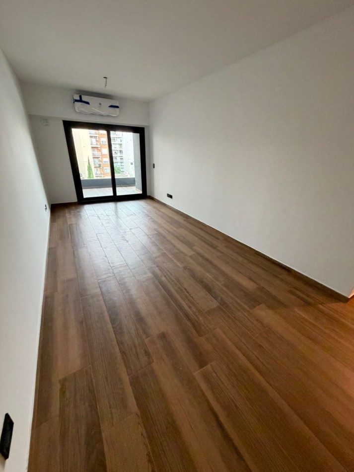 SEMIPISO DE 3 AMBIENTES CON 2 DORMITORIOS EN SUITE - BALCON AL CONTRA FRENTE - VILLA DEL PARQUE