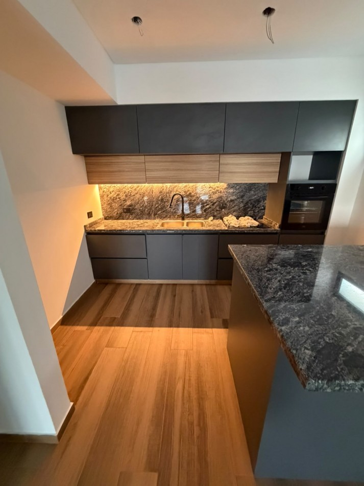 SEMIPISO DE 3 AMBIENTES CON 2 DORMITORIOS EN SUITE - BALCON AL CONTRA FRENTE - VILLA DEL PARQUE