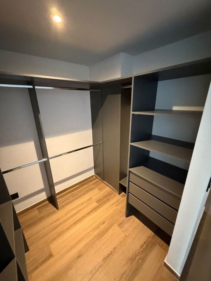 SEMIPISO DE 3 AMBIENTES CON 2 DORMITORIOS EN SUITE - BALCON AL CONTRA FRENTE - VILLA DEL PARQUE