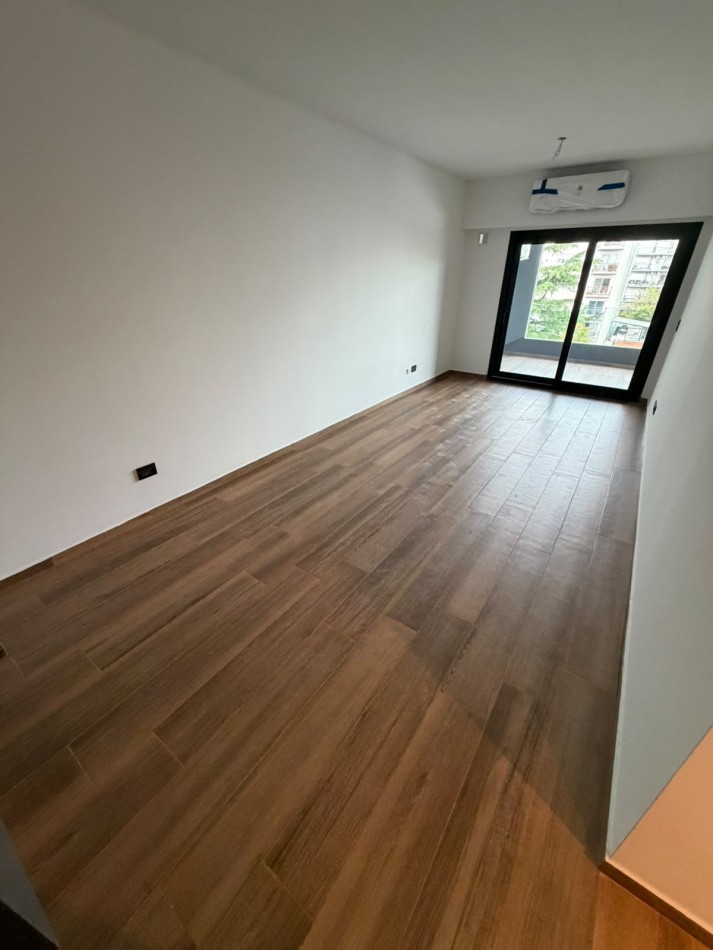 SEMIPISO DE 3 AMBIENTES CON 2 DORMITORIOS EN SUITE - BALCON AL CONTRA FRENTE - VILLA DEL PARQUE