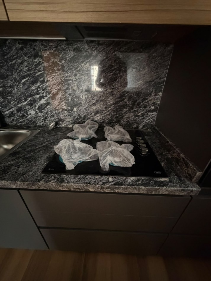 SEMIPISO DE 3 AMBIENTES CON 2 DORMITORIOS EN SUITE - BALCON AL CONTRA FRENTE - VILLA DEL PARQUE