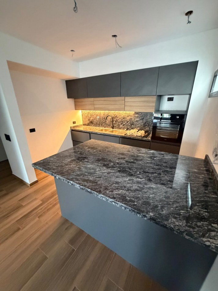 SEMIPISO DE 3 AMBIENTES CON 2 DORMITORIOS EN SUITE - BALCON AL CONTRA FRENTE - VILLA DEL PARQUE