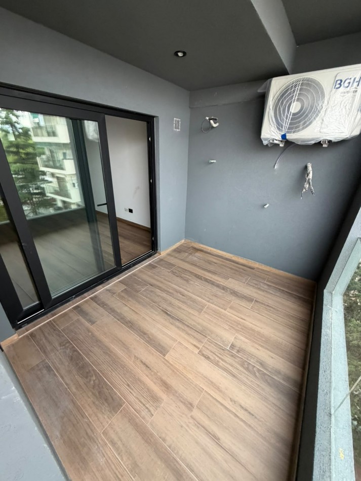 SEMIPISO DE 3 AMBIENTES CON 2 DORMITORIOS EN SUITE - BALCON AL CONTRA FRENTE - VILLA DEL PARQUE