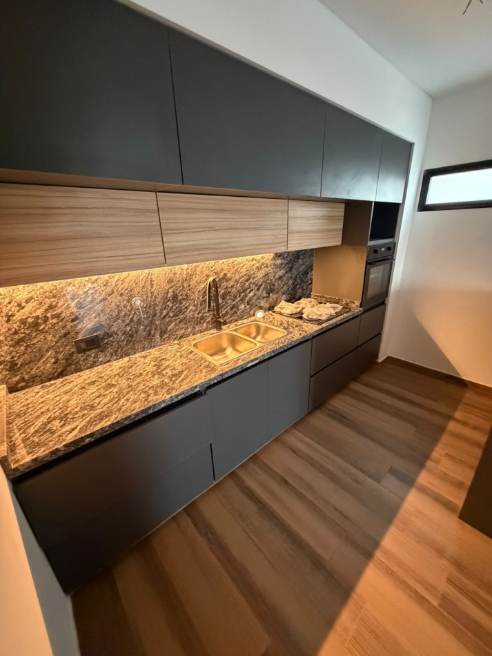 SEMIPISO DE 3 AMBIENTES CON 2 DORMITORIOS EN SUITE - BALCON AL CONTRA FRENTE - VILLA DEL PARQUE