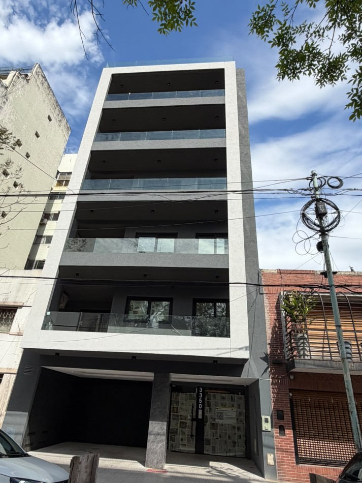 SEMIPISO DE 3 AMBIENTES CON 2 DORMITORIOS EN SUITE - BALCON AL CONTRA FRENTE - VILLA DEL PARQUE