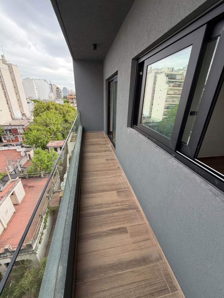 SEMIPISO DE 3 AMBIENTES CON 2 DORMITORIOS EN SUITE - BALCON AL CONTRA FRENTE - VILLA DEL PARQUE