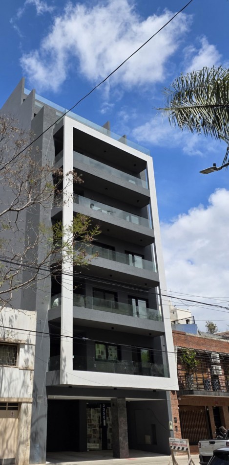 SEMIPISO DE 3 AMBIENTES CON 2 DORMITORIOS EN SUITE - BALCON AL CONTRA FRENTE - VILLA DEL PARQUE